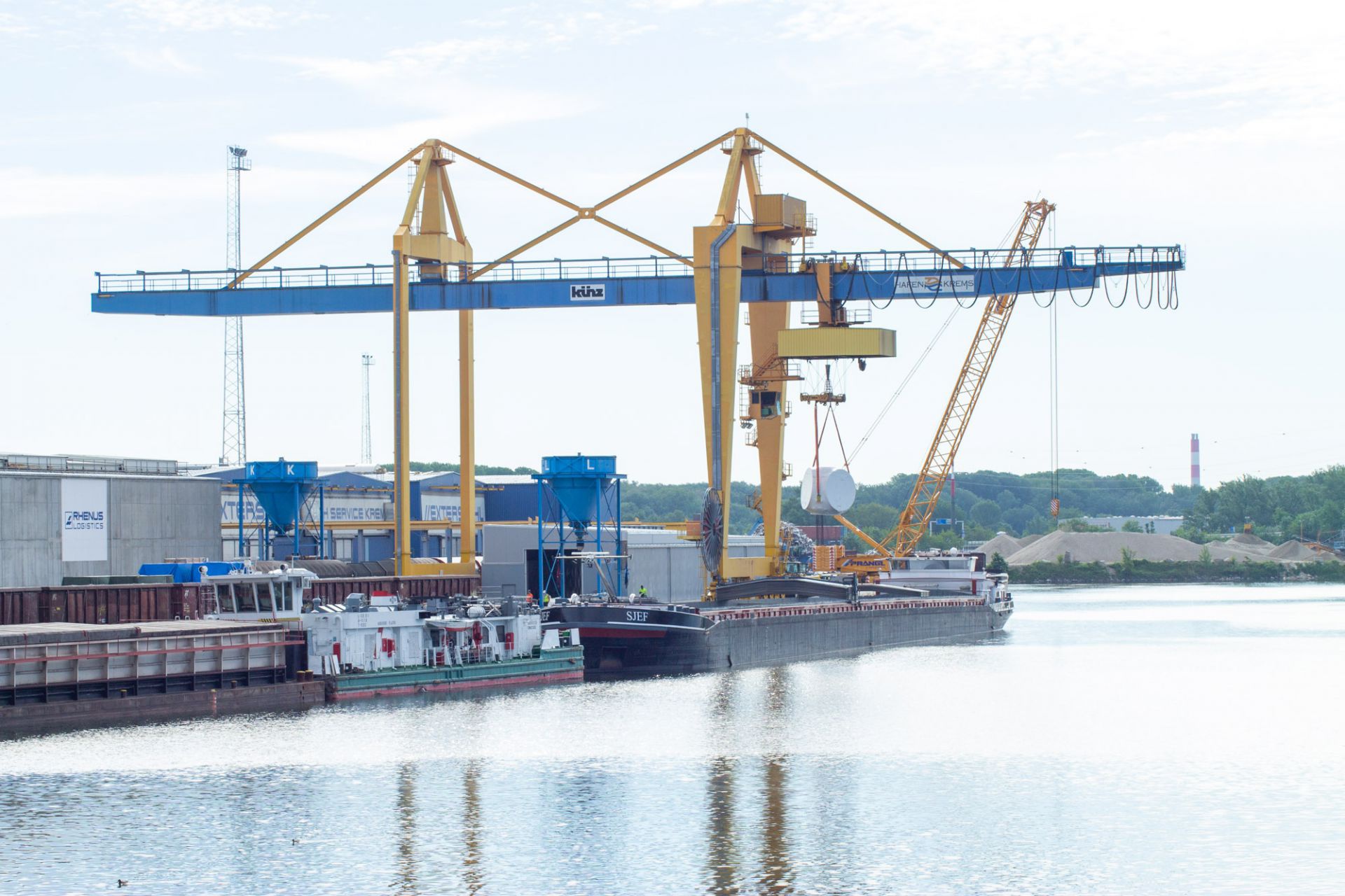 Windkraftanlagen Transport übers Binnenschiff