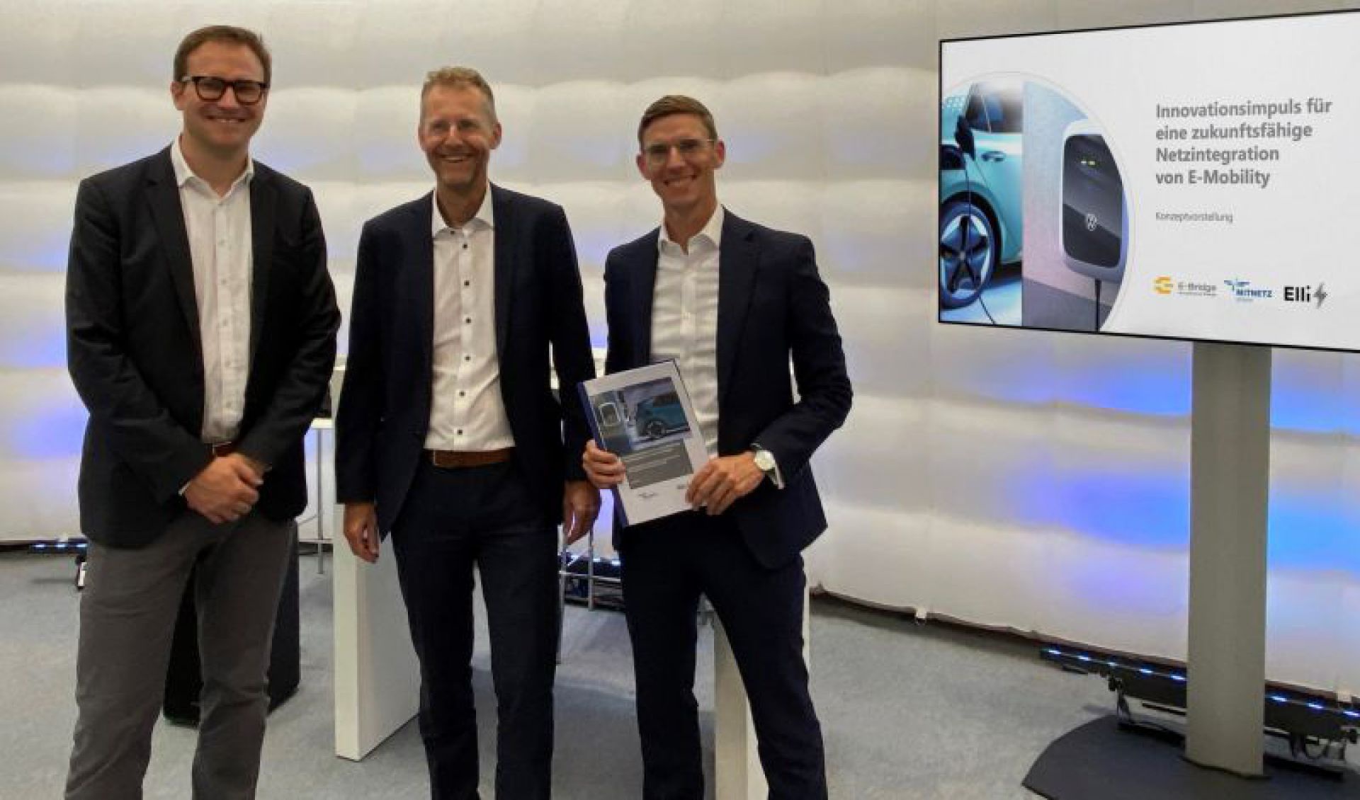 Smartes Laden von E-Fahrzeugen. Laden mit Grünstrom zur Stromnetzentlastung.