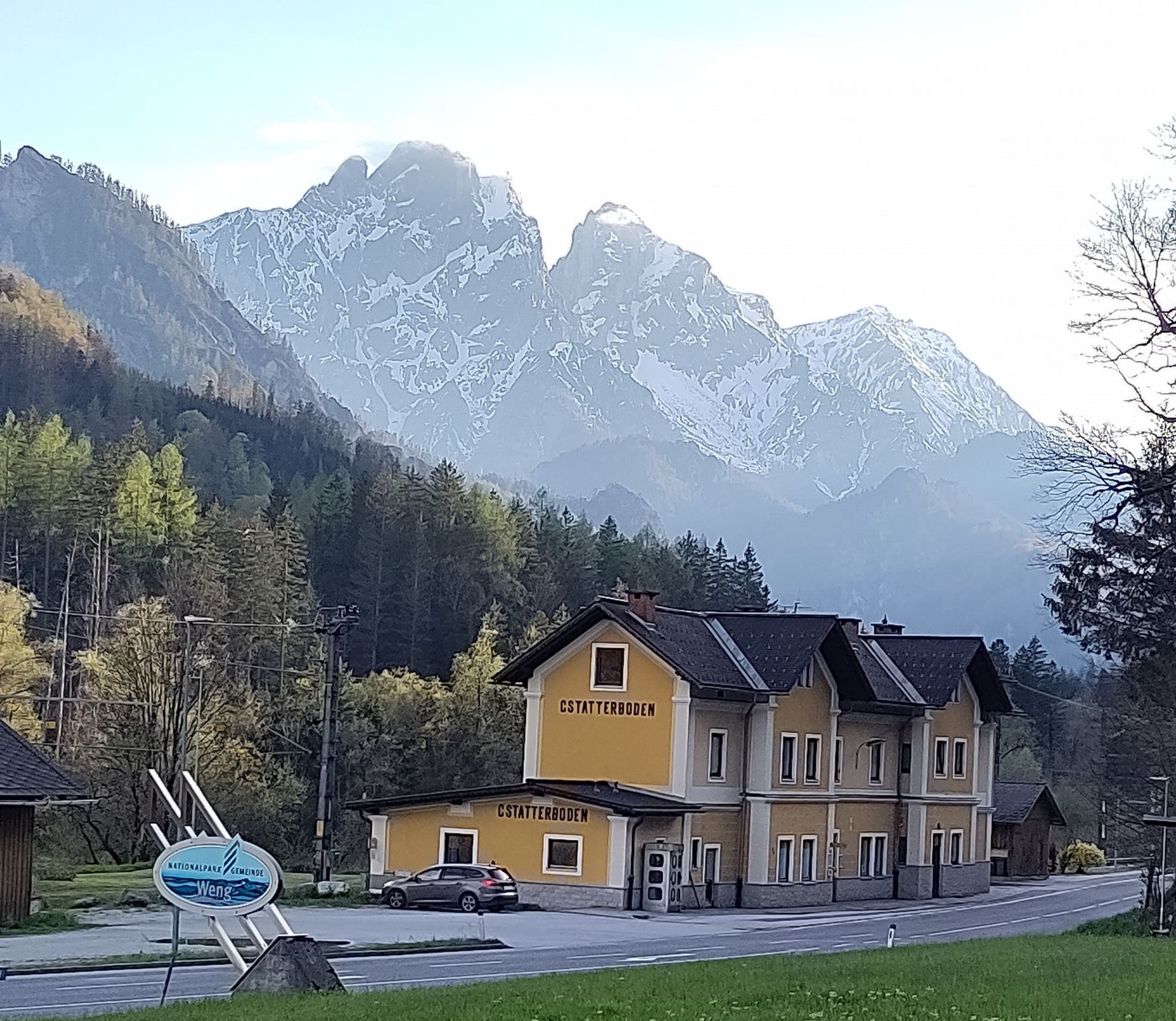 Beschilderungen für Wege und Touren ab der letzten Öffi-Haltestelle