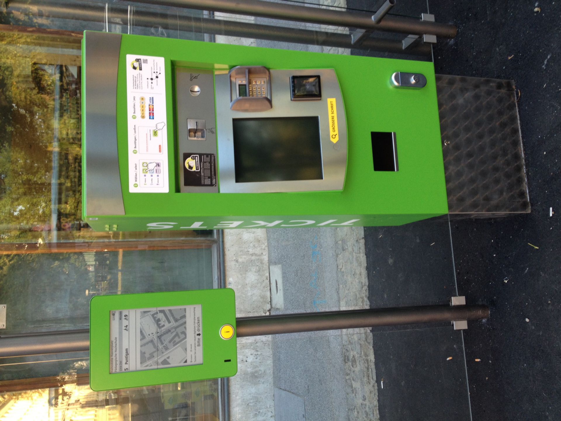 Barrierefreie Fahrgastinformation mit elektronischem Papier 