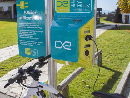 E-Bike Ladestation mit offenem Standard | aufladen OHNE Heimladegerät