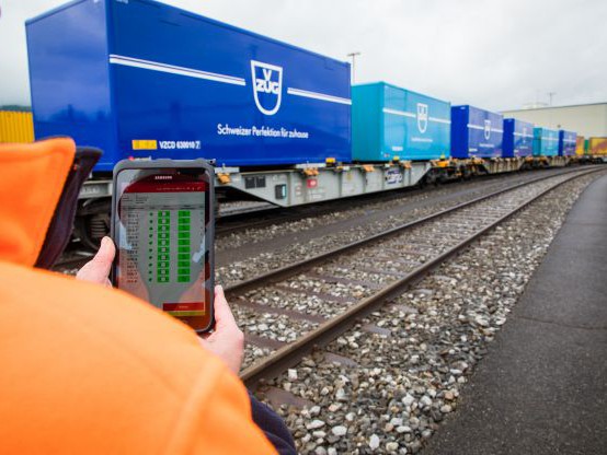Digitaler Schienengüterverkehr auf Schiene mit dem Gesamtsystem WaggonTracker