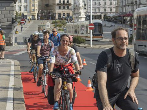 Aktion Popup-Radwege auf der Nibelungenbrücke