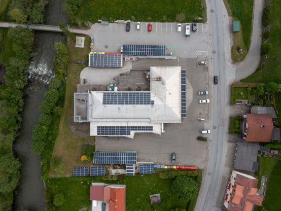 Das grüne Warenhaus mit schnellem Laden