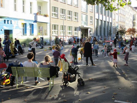 Straße, Spiel und Nachbarschaft!