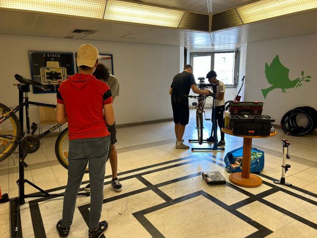 Fit fürs Fahren: Reparaturworkshops im Haus Erdberg umF