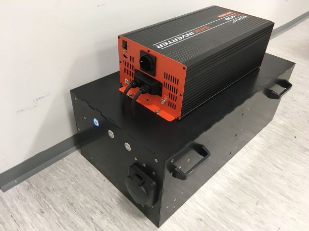 Mobile netzunabhängige Ladestation (i-Charge MOTION)