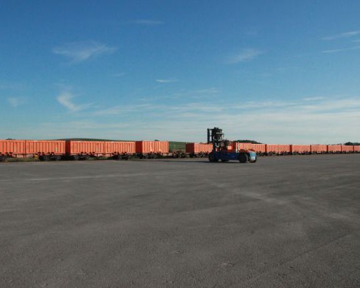 Baumaterial auf Schiene (Schottertransport für Windpark)