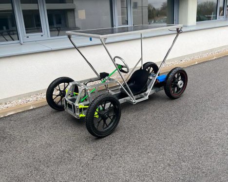 Elektrofahrzeug mit Solarpanel