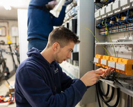 chargeBIG6 – Die netzdienliche Ladeinfrastrukturlösung für Wohnwirtschaft und Kleingewerbe powered by MAHLE