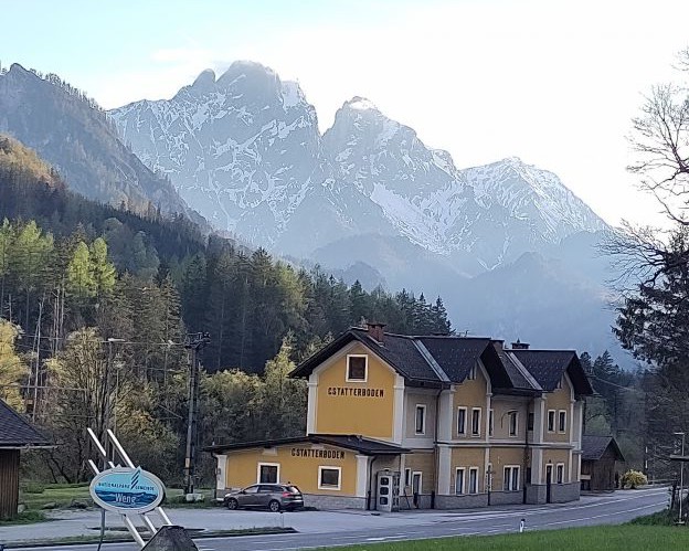 Beschilderungen für Wege und Touren ab der letzten Öffi-Haltestelle