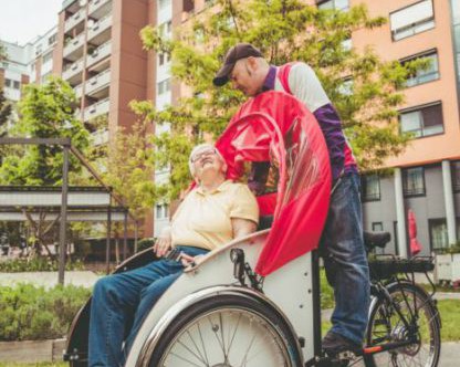 rikscha-radeln-mit-seniorinnen