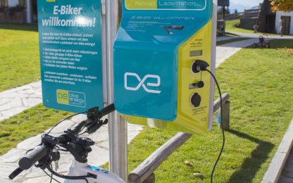 E-Bike Ladestation mit offenem Standard | aufladen OHNE Heimladegerät