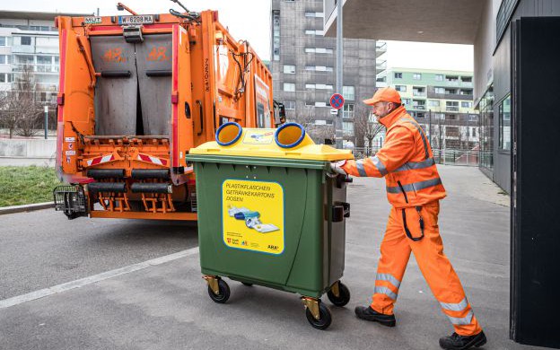 Aus DREI mach EINS – Reduktion von Transportwegen bei der Altstoffsammlung durch die gemeinsame Sammlung von Plastikflaschen, Getränkekartons und Dosen in der Gelben Tonne bzw. im Gelben Sack