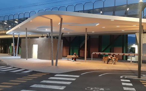 BAU DES NEUEN FERNBUSHALTERSSTELLE FÜR NATIONALE UND INTERNATIONALE BUSDIENSTE