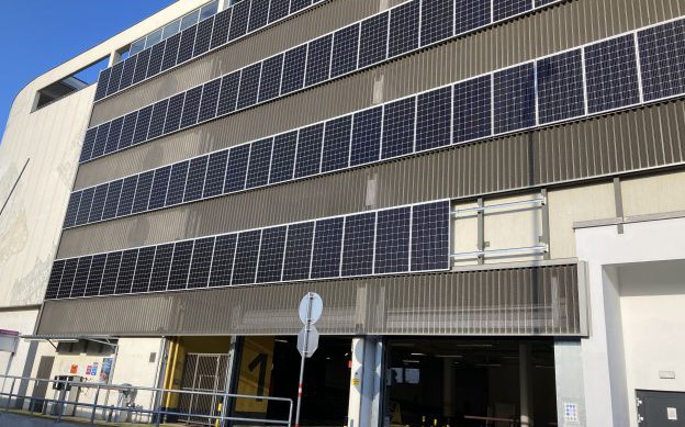 PV–Fassade WIPARK Westbahnhof