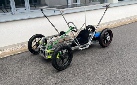 Elektrofahrzeug mit Solarpanel