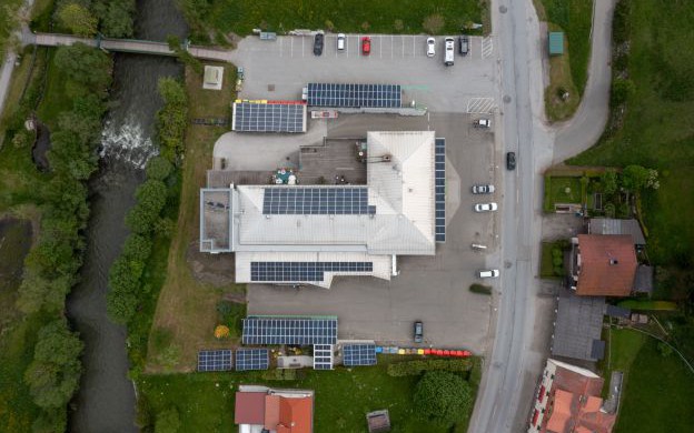 Das grüne Warenhaus mit schnellem Laden