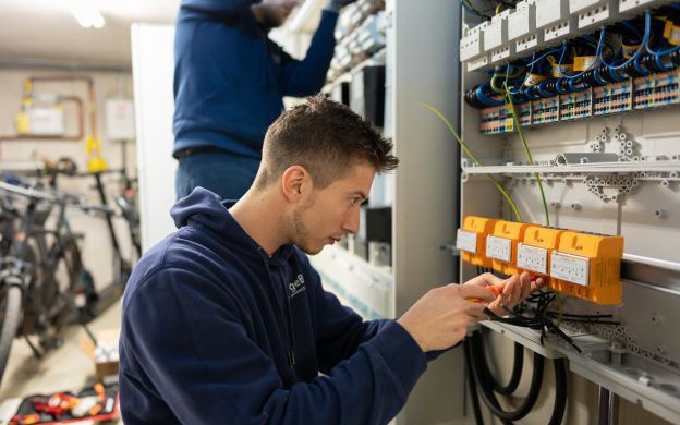 chargeBIG6 – Die netzdienliche Ladeinfrastrukturlösung für Wohnwirtschaft und Kleingewerbe powered by MAHLE