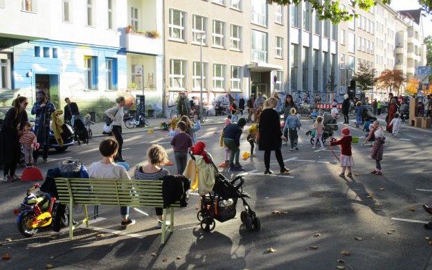 Straße, Spiel und Nachbarschaft!