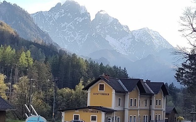 Beschilderungen für Wege und Touren ab der letzten Öffi-Haltestelle