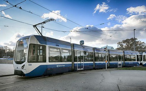 Zweirichtungs-Niederflur-Triebfahrzeug Flexity TW 500